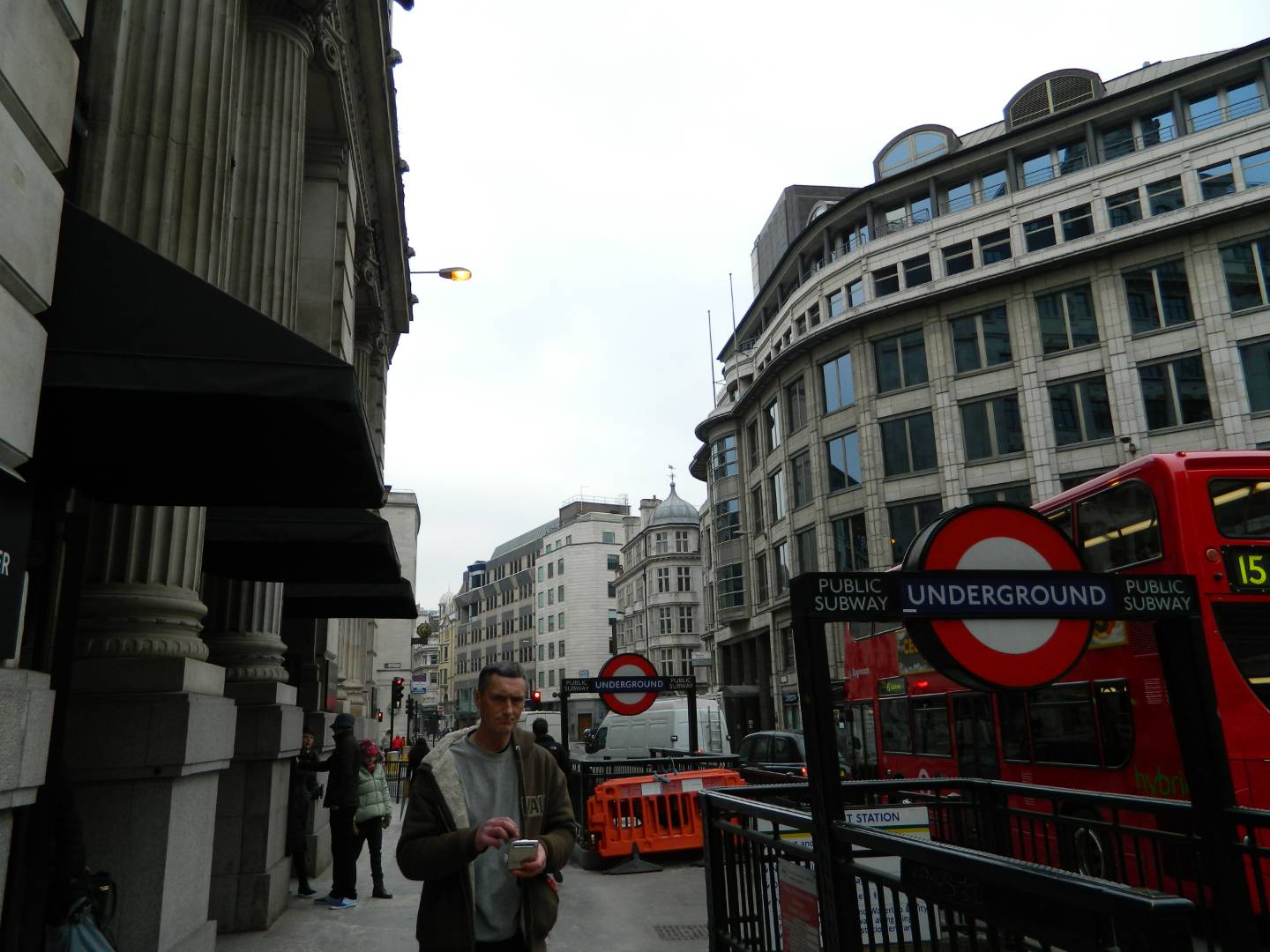 King_William_Street_entrance_to_Monument_Tube_Station,_London